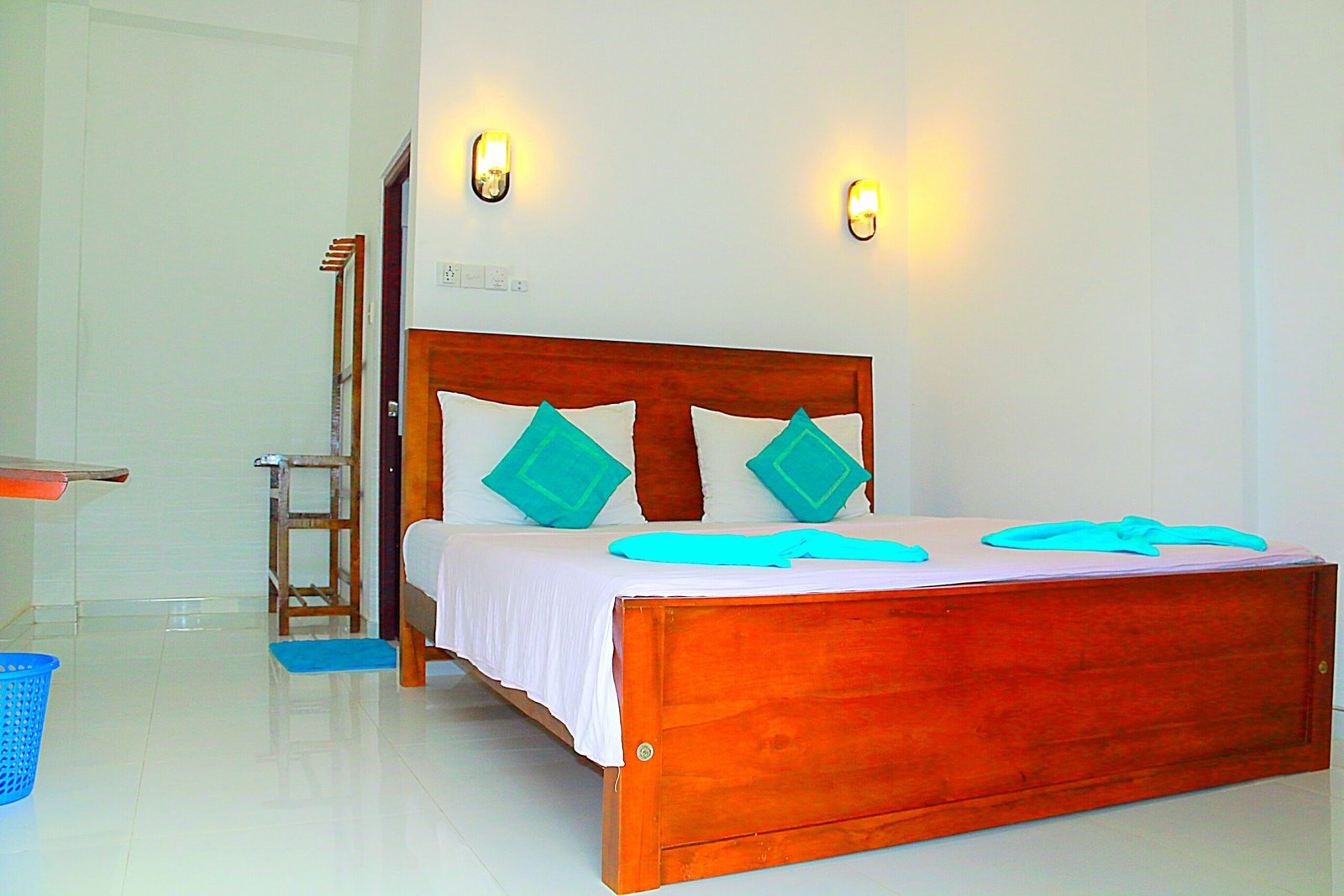 Rs.1990 Couple Rooms Negombo